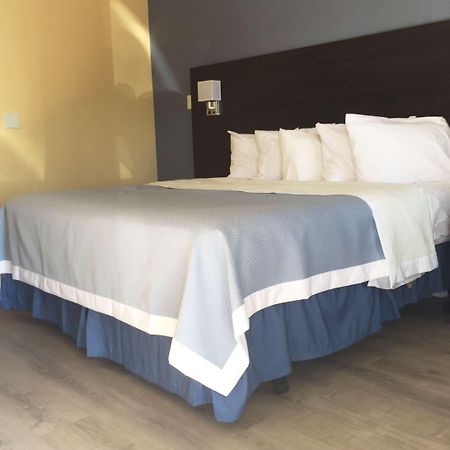 Days Inn By Wyndham Airport - Phoenix Eksteriør billede