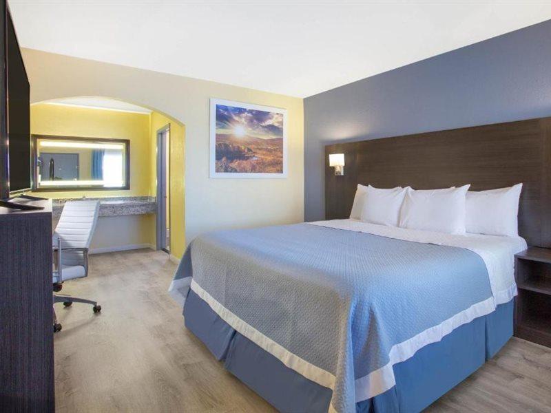 Days Inn By Wyndham Airport - Phoenix Eksteriør billede