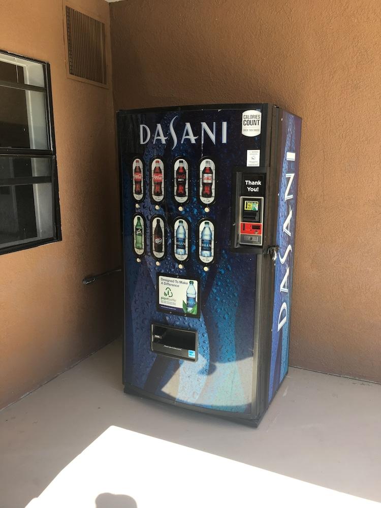 Days Inn By Wyndham Airport - Phoenix Eksteriør billede