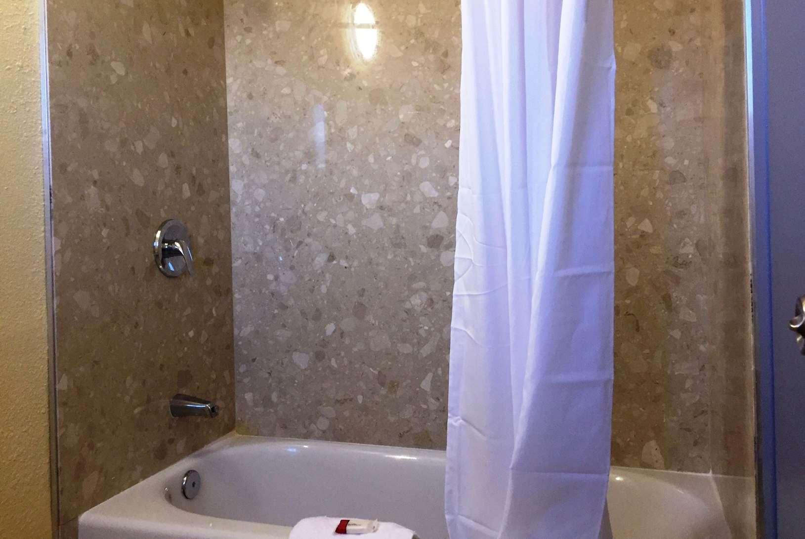 Days Inn By Wyndham Airport - Phoenix Eksteriør billede