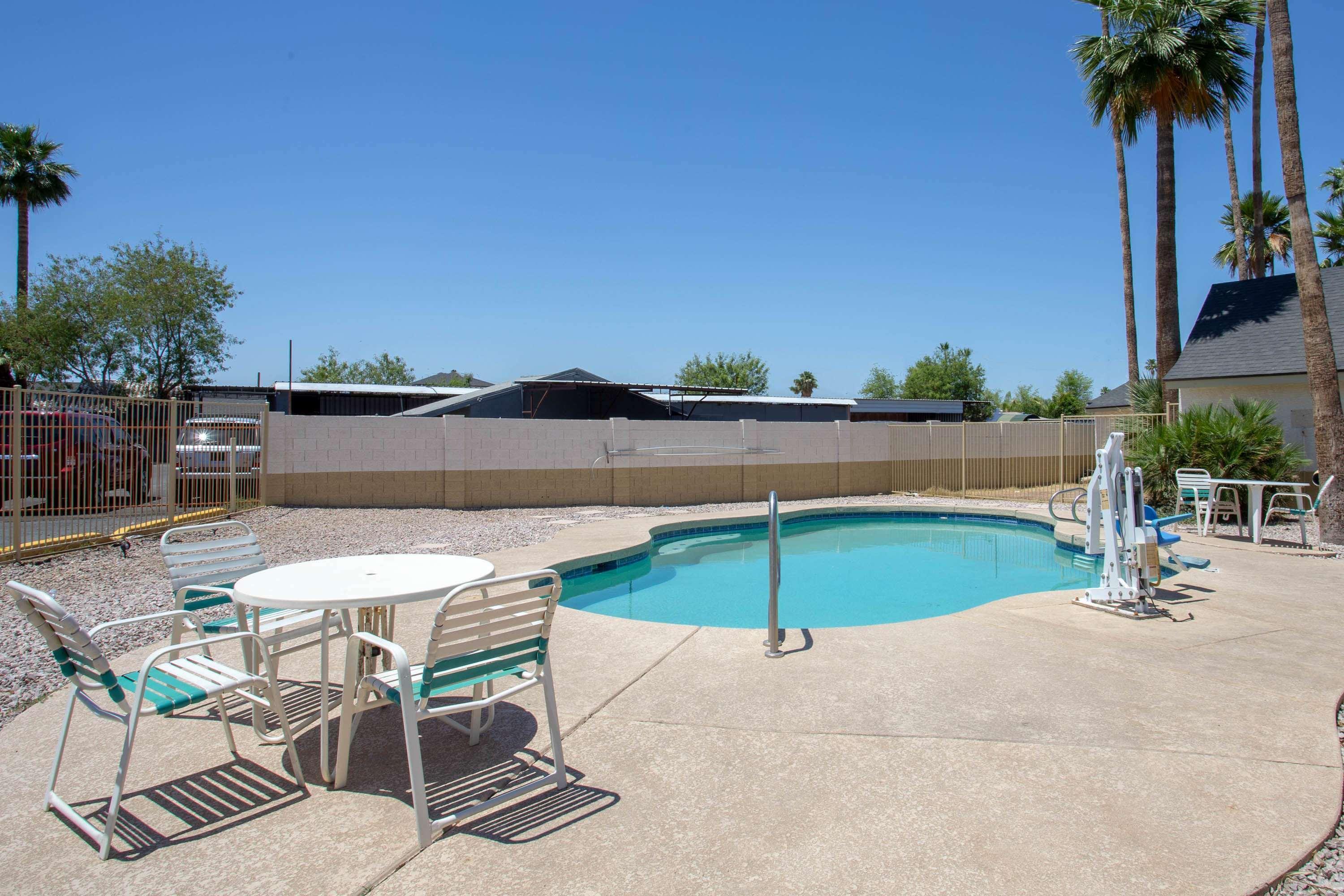 Days Inn By Wyndham Airport - Phoenix Eksteriør billede