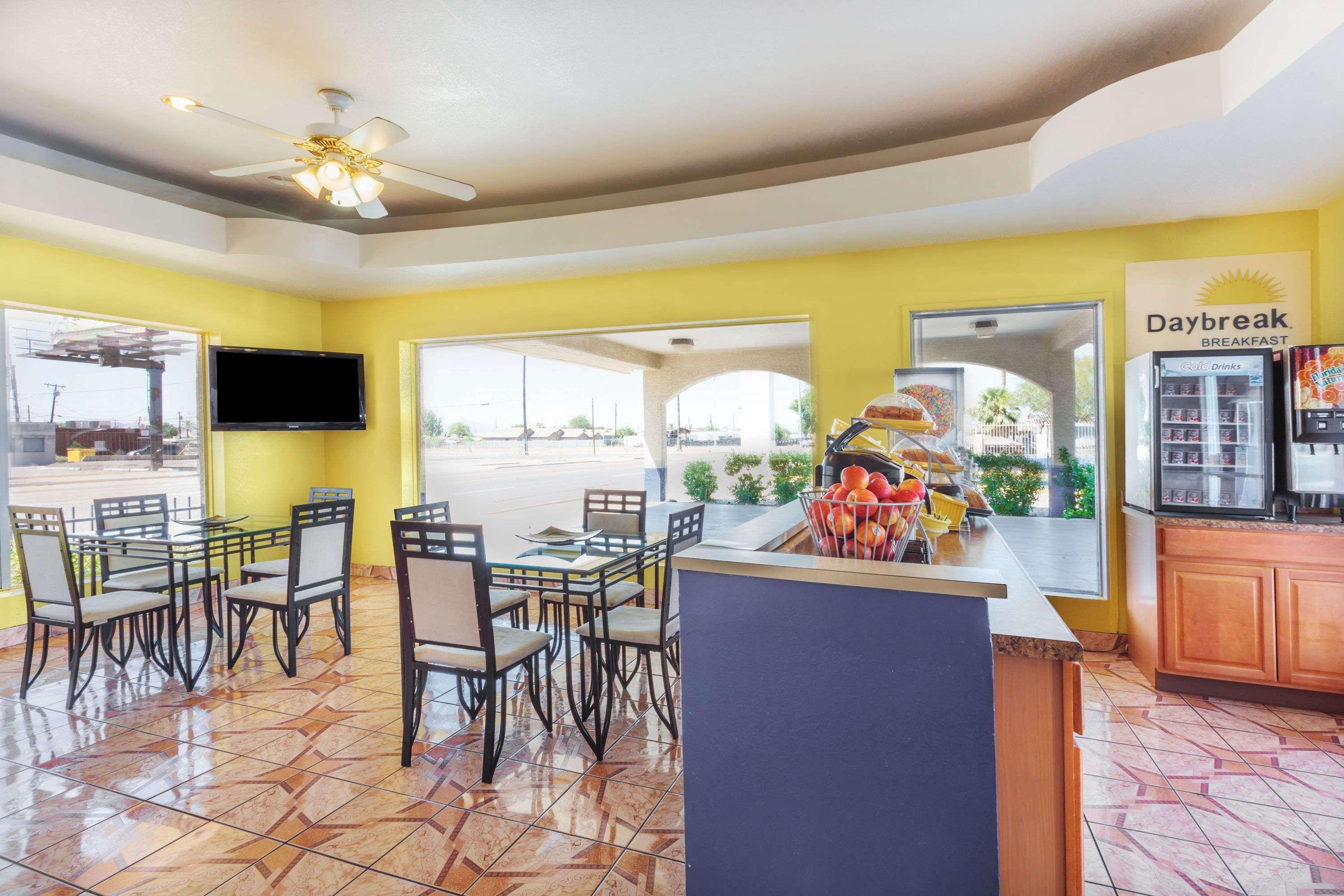 Days Inn By Wyndham Airport - Phoenix Eksteriør billede