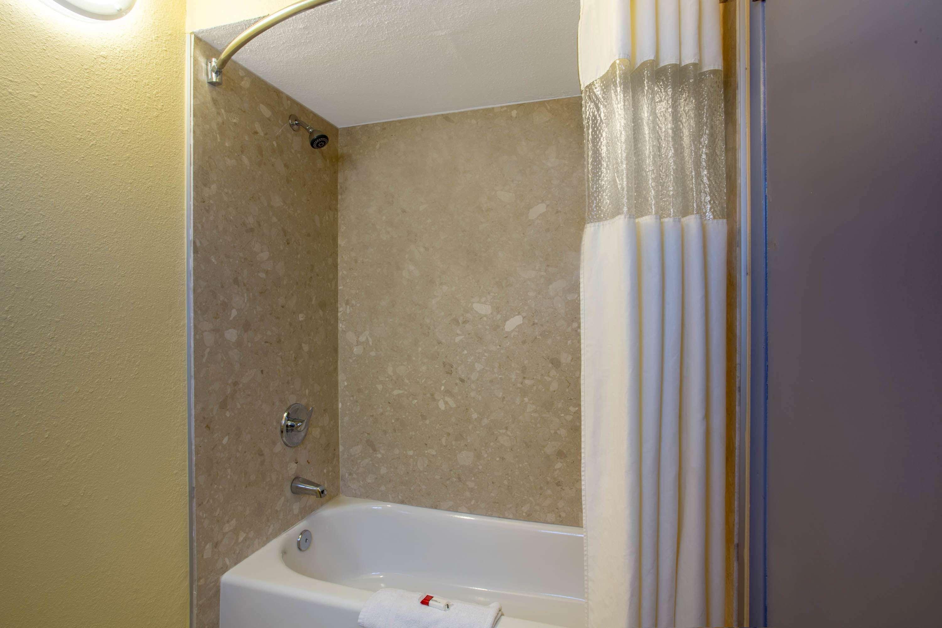 Days Inn By Wyndham Airport - Phoenix Eksteriør billede