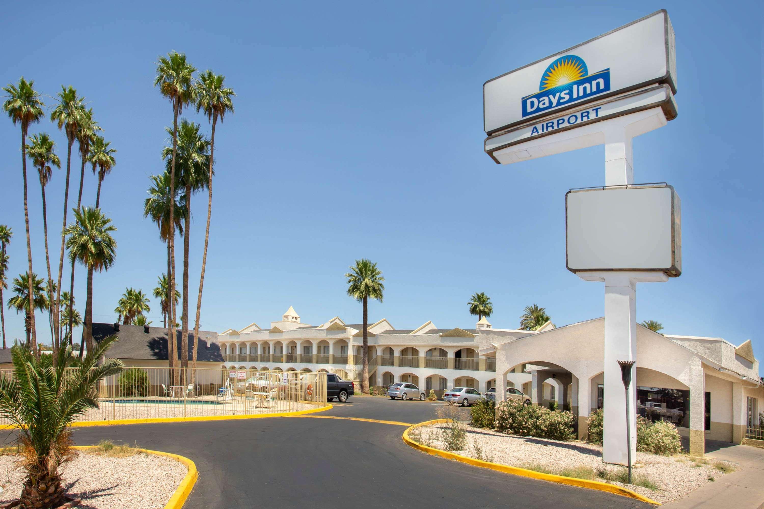 Days Inn By Wyndham Airport - Phoenix Eksteriør billede